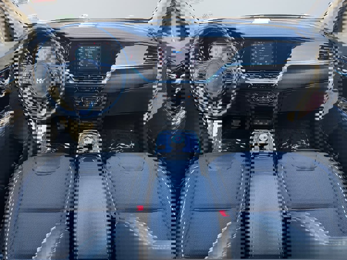 Used 2022 Kia Niro EX image 10