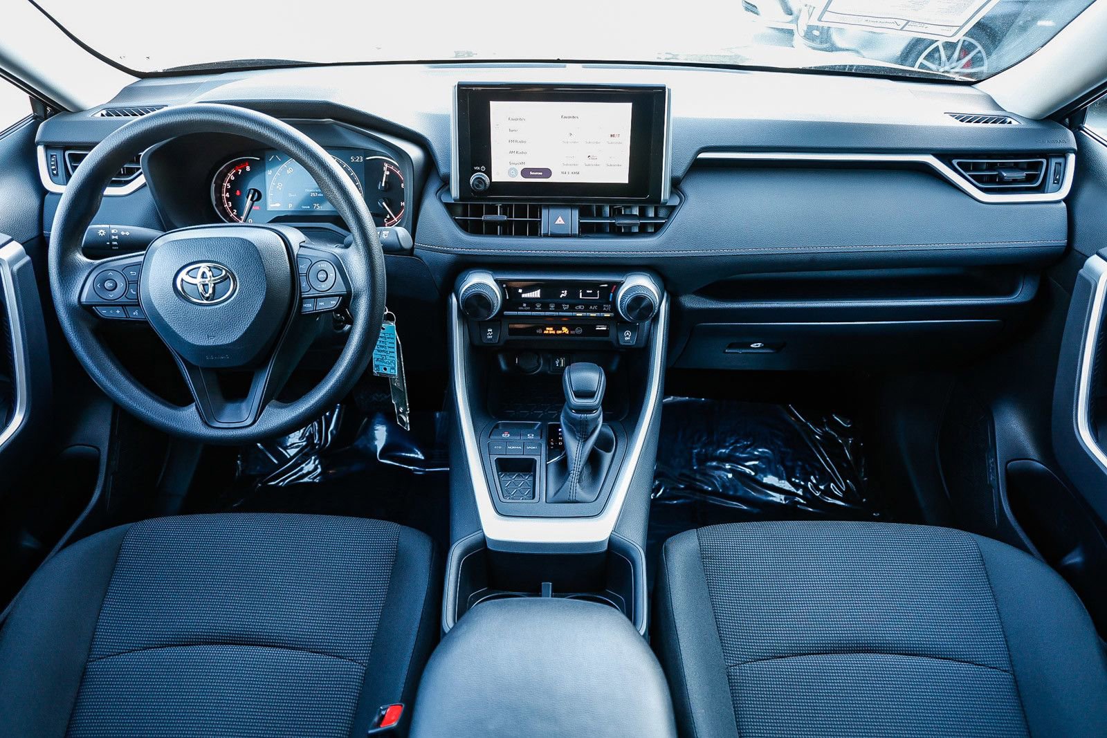 Used 2025 Toyota RAV4 LE FWD image 10