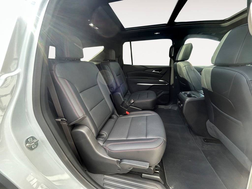 Used 2025 Chevrolet Traverse Z71 image 11
