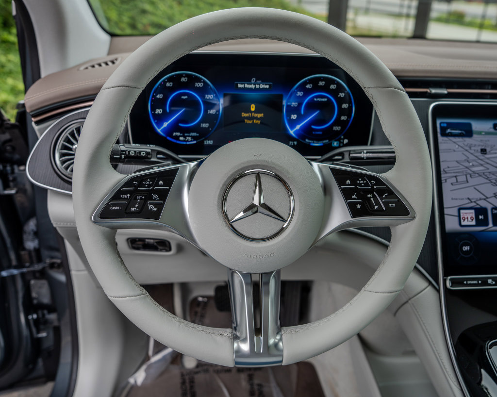 Used 2023 Mercedes-Benz EQE 350+ SUV w/ AMG Line Exterior Package image 5