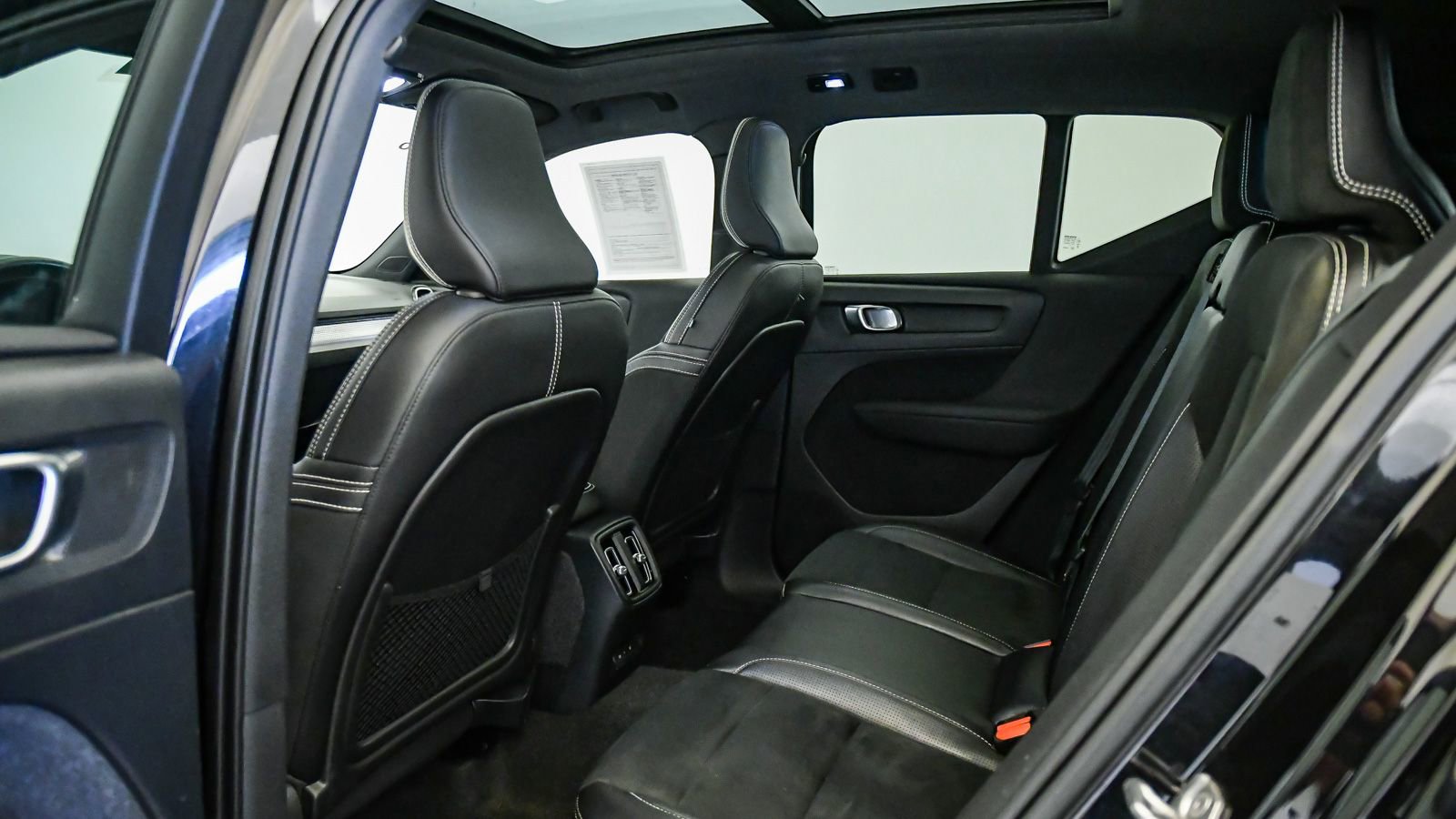 Certified 2021 Volvo XC40 P8 Recharge w/ Advanced Package AWD/4WD image 19
