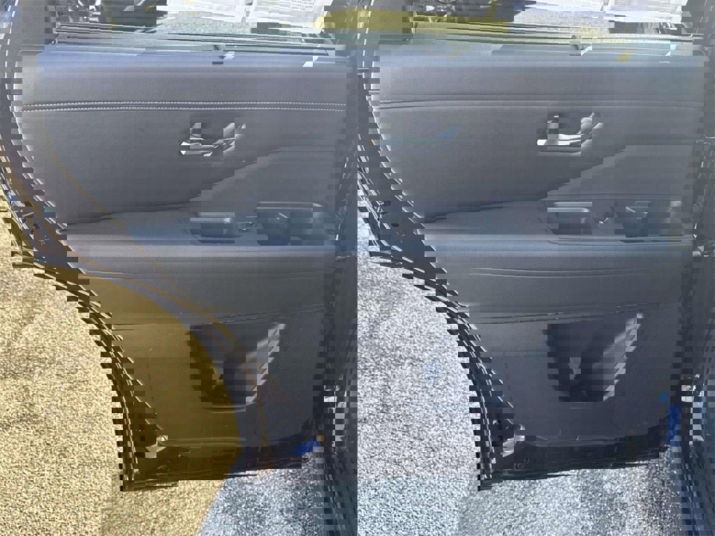 Used 2022 Nissan Pathfinder SL w/ Cargo Package image 11