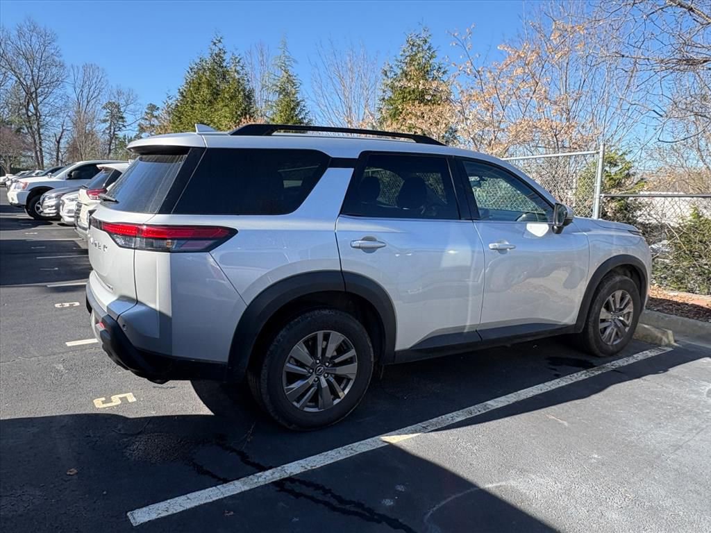 Used 2025 Nissan Pathfinder SV image 5