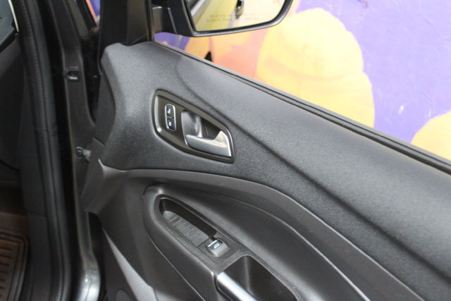 Used 2017 Ford C-MAX Energi SE FWD image 11