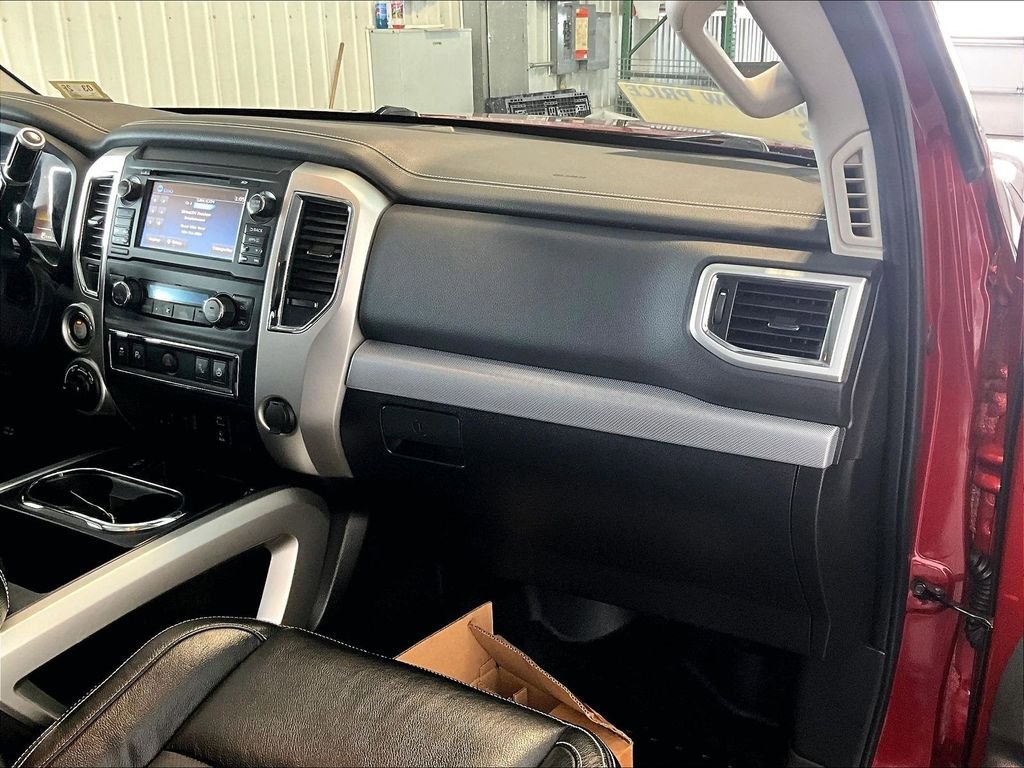 Used 2018 Nissan Titan PRO-4X w/ Pro-4x Convenience Package AWD/4WD image 13