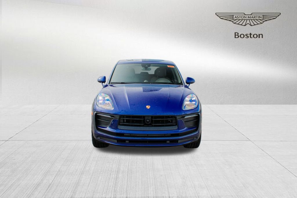 Used 2025 Porsche Macan image 2