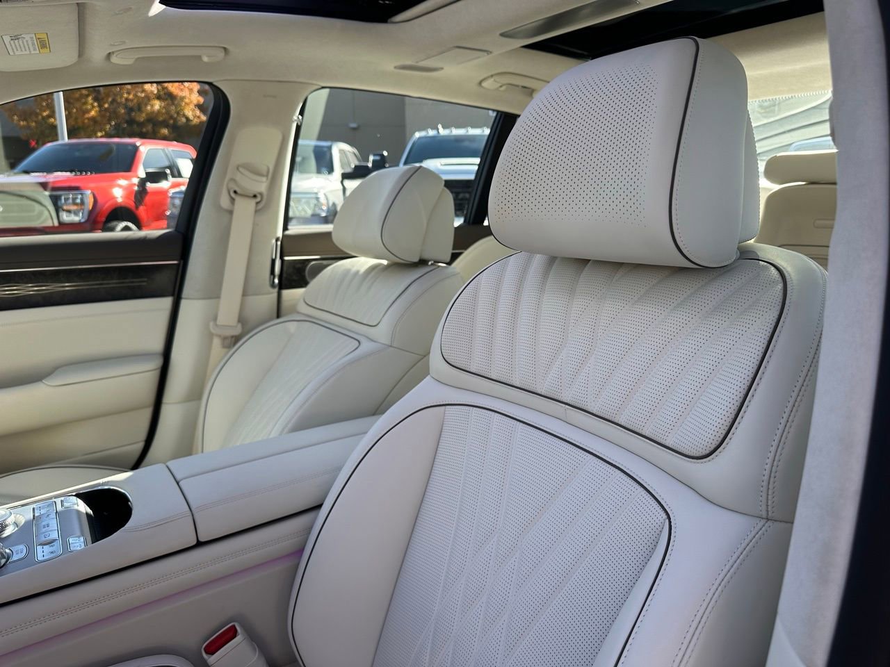 Used 2025 Genesis G90 3.5T image 25