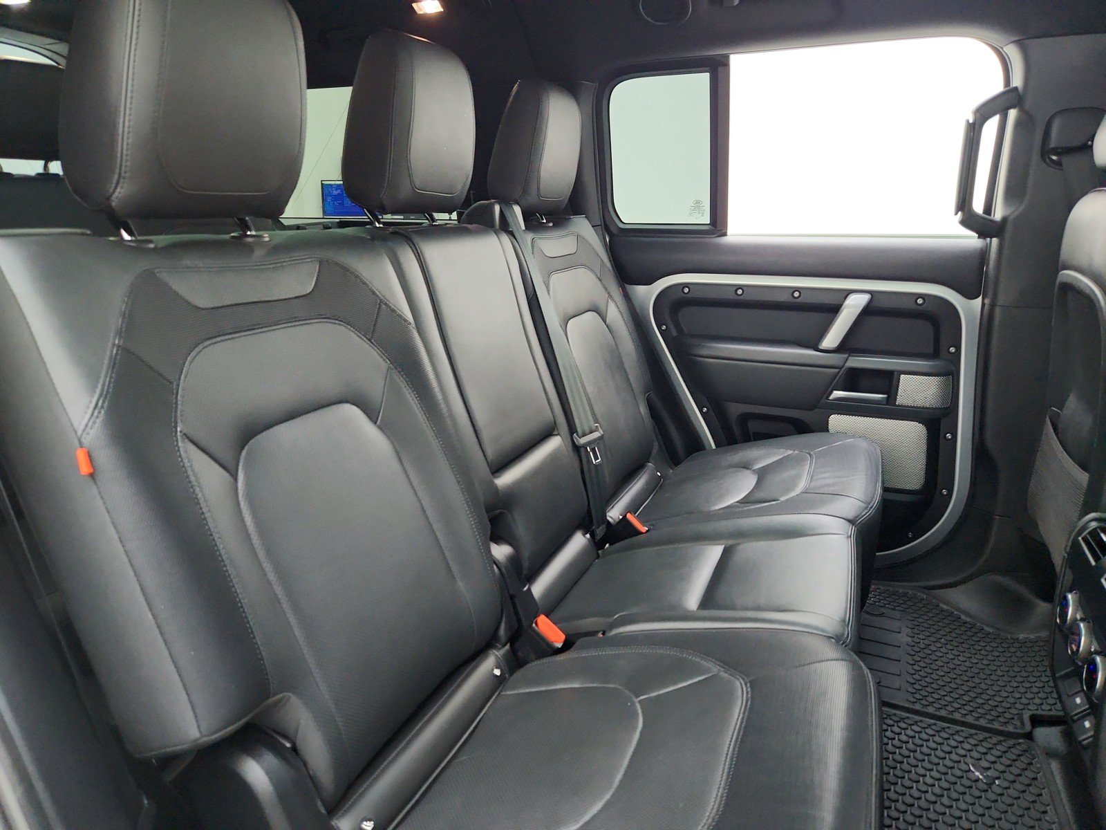 Used 2023 Land Rover Defender 130 X-Dynamic SE AWD/4WD image 27