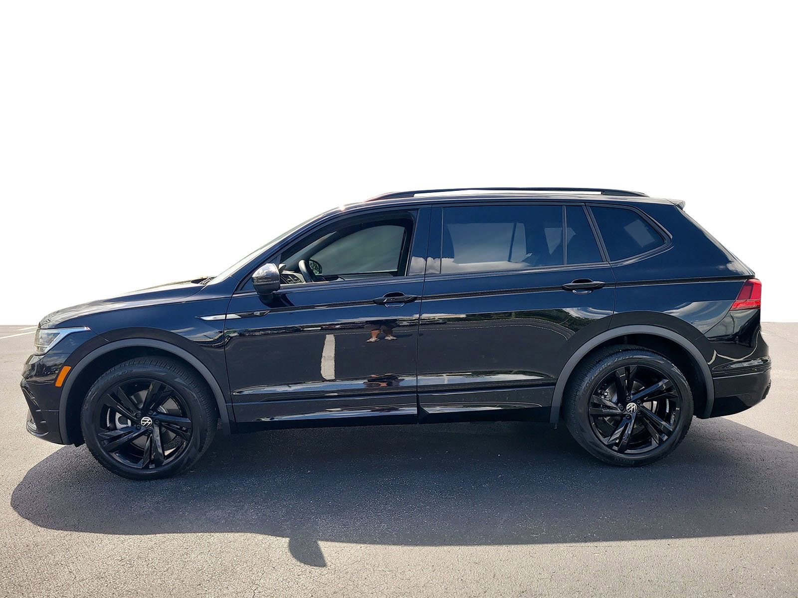 Used 2024 Volkswagen Tiguan SE R-Line image 5