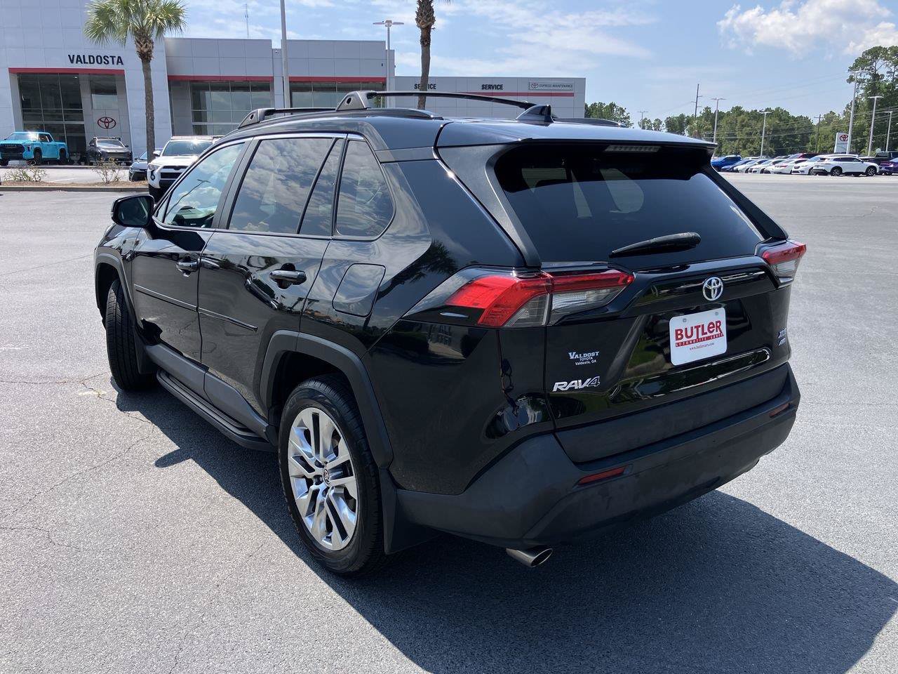 Certified 2021 Toyota RAV4 XLE Premium AWD/4WD image 3