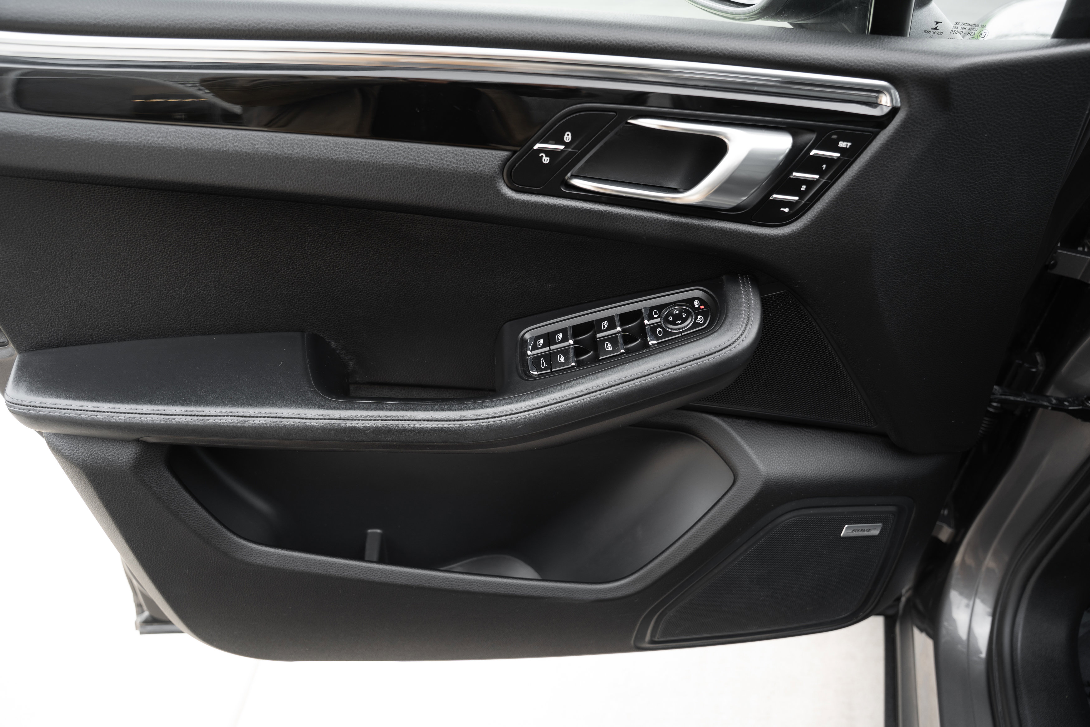 Used 2015 Porsche Macan S AWD/4WD image 19