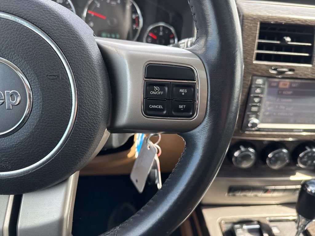 Used 2012 Jeep Liberty Limited w/ Tire & Wheel Group image 11