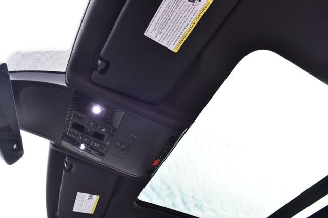 Used 2023 Volkswagen Tiguan SEL R-Line image 24