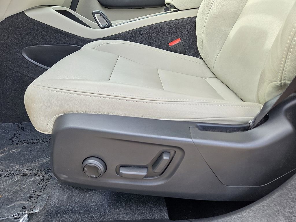 Certified 2021 Volvo XC40 T5 Momentum image 24