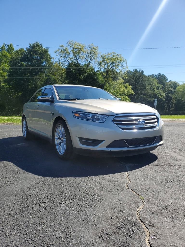 Used 2018 Ford Taurus Limited FWD image 3
