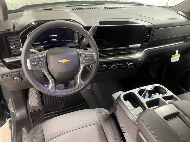 Used 2025 Chevrolet Silverado 1500 LT AWD/4WD image 13