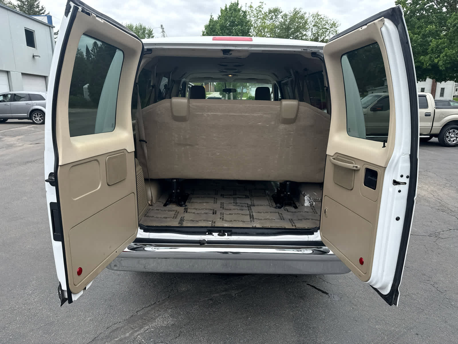 Used 2012 Ford E-350 and Econoline 350 XLT RWD image 15