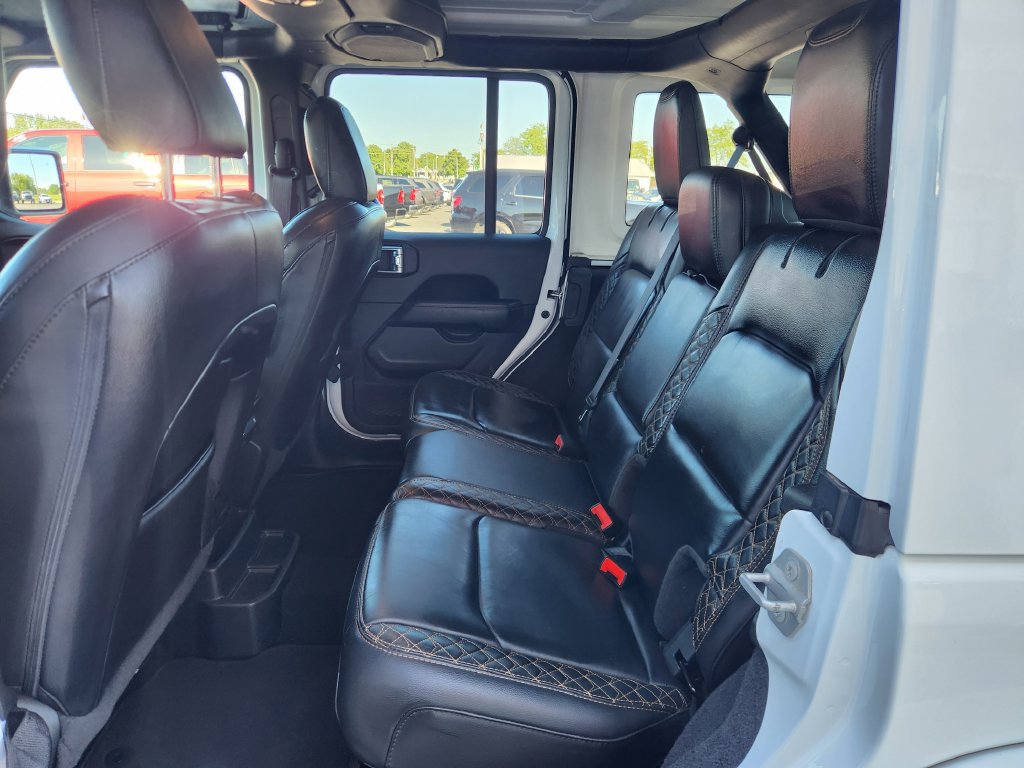 Used 2021 Jeep Wrangler Unlimited Sahara AWD/4WD image 16