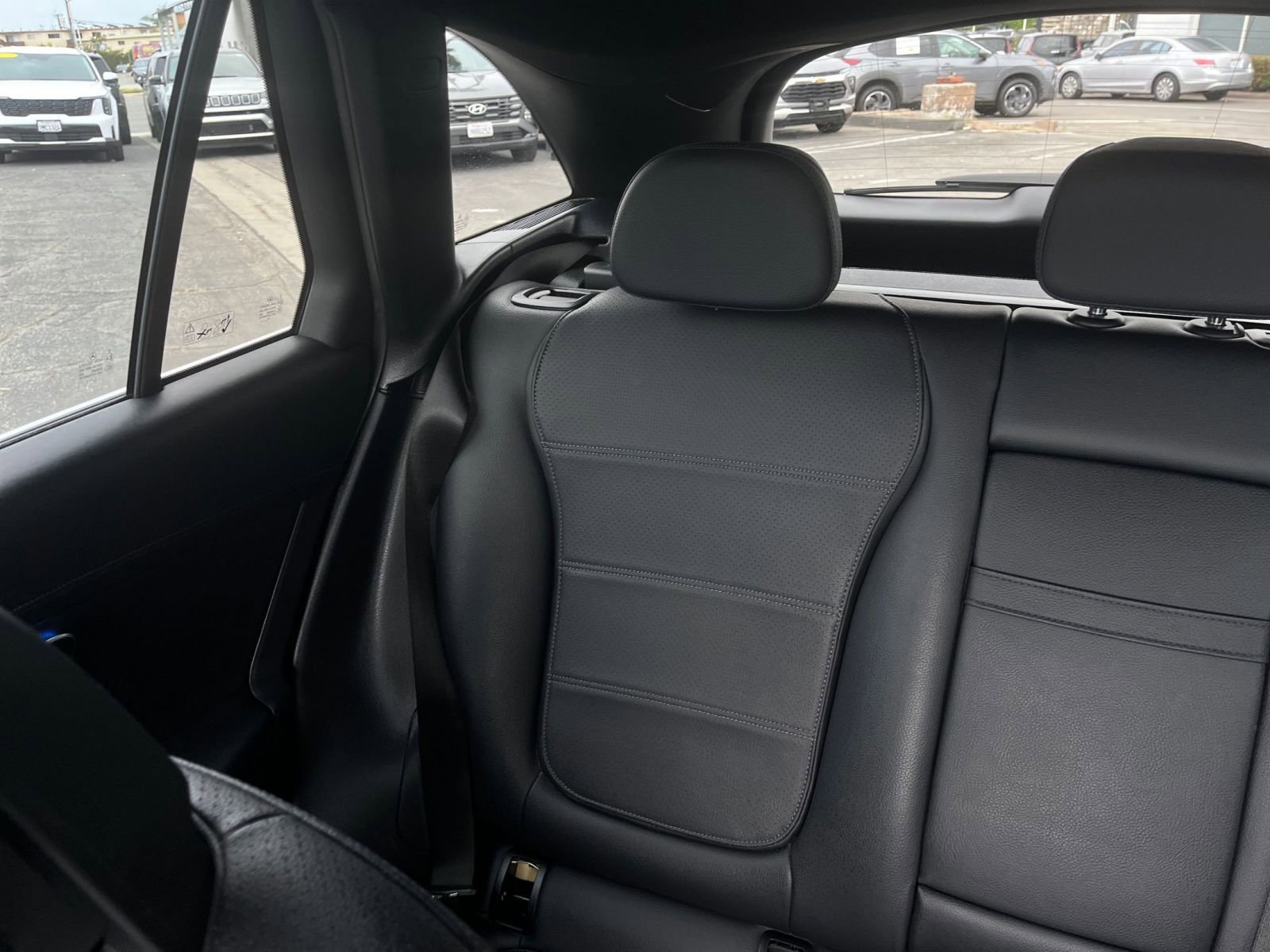 Used 2025 Mercedes-Benz GLB 250 4MATIC image 40
