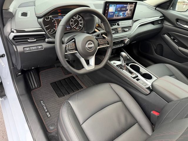Used 2025 Nissan Altima 2.5 SR w/ SR Premium Package image 13
