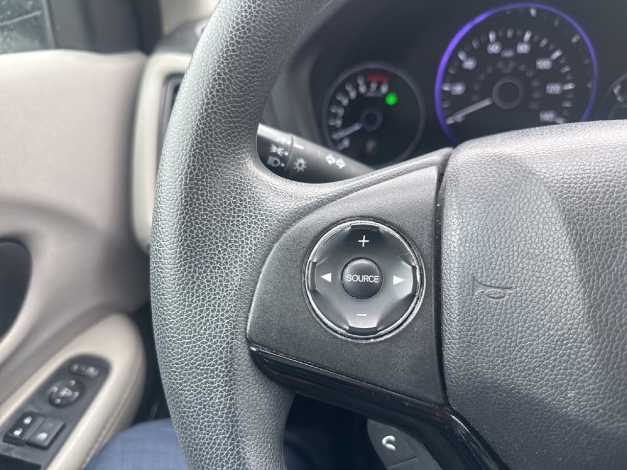 Used 2016 Honda HR-V LX image 23