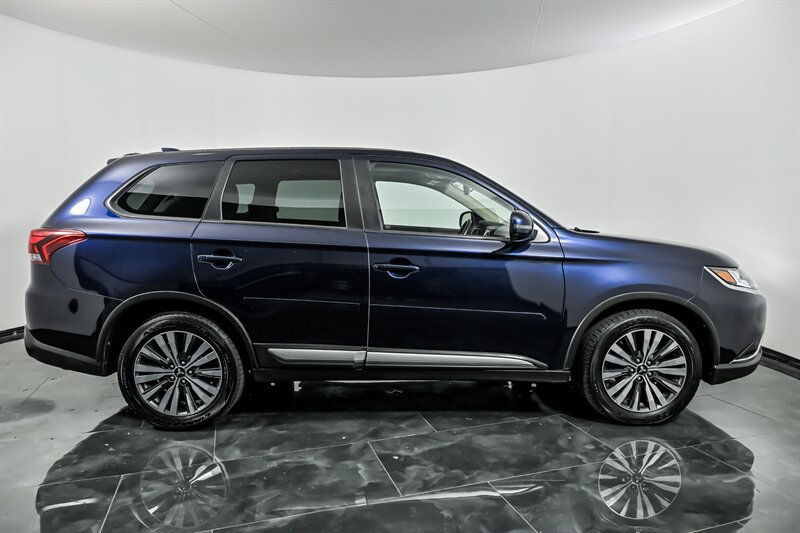 Used 2020 Mitsubishi Outlander SE FWD image 10