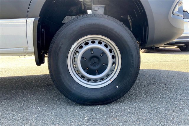 Used 2024 Mercedes-Benz Sprinter 2500 image 9