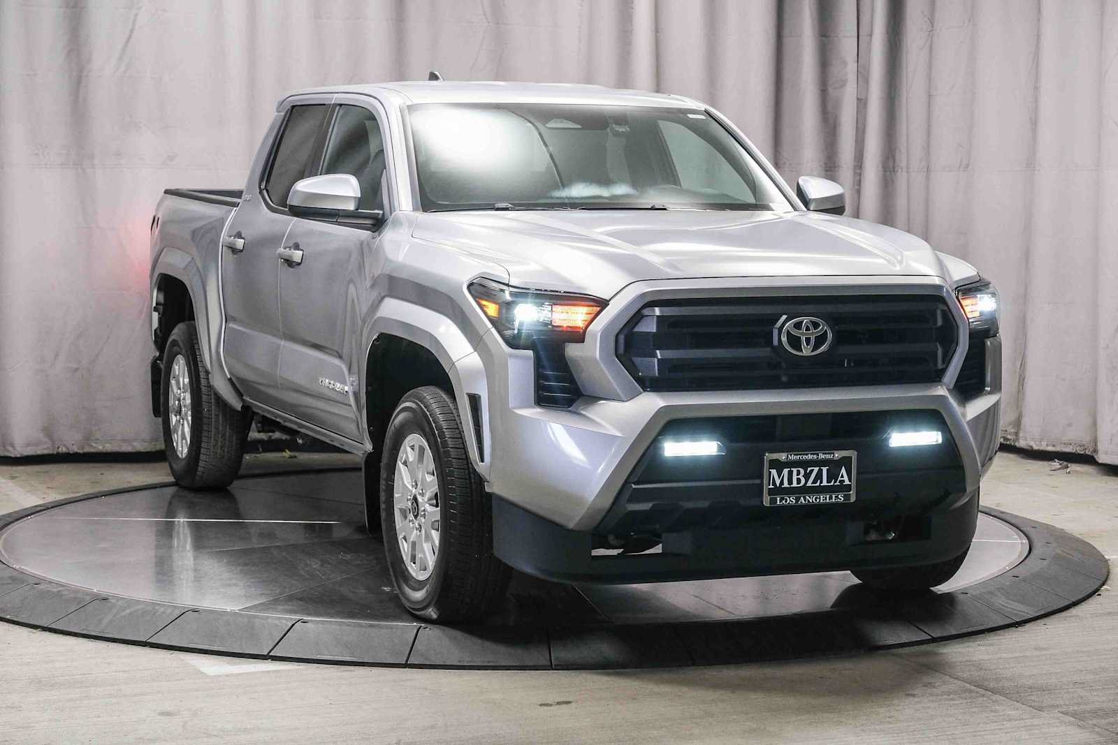 Used 2025 Toyota Tacoma SR5 RWD image 5
