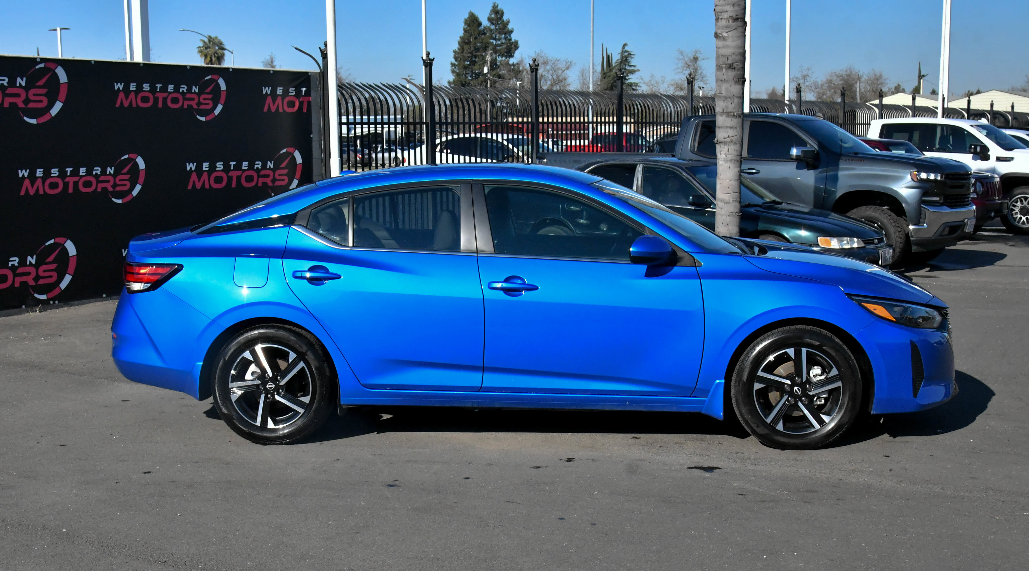 Used 2025 Nissan Sentra SV image 9