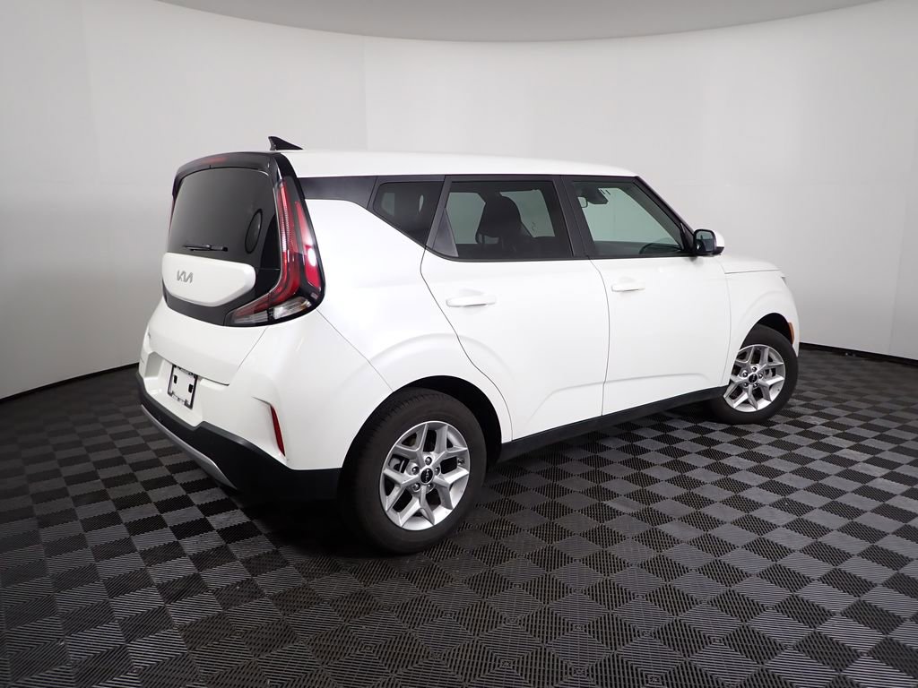 Used 2025 Kia Soul LX image 16