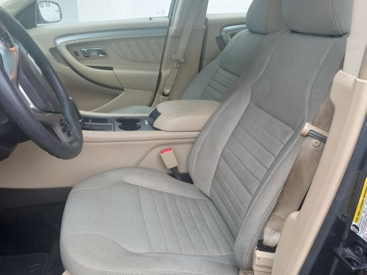 Used 2015 Ford Taurus SE FWD image 10