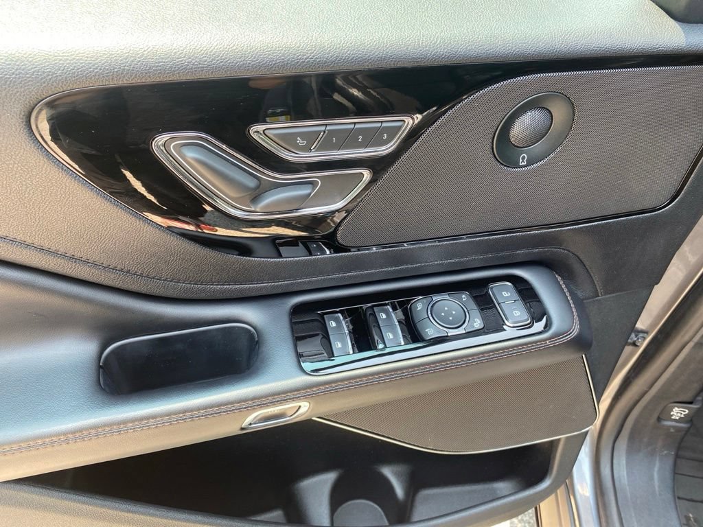 Used 2021 Lincoln Aviator Reserve w/ Equipment Group 201A AWD/4WD image 11