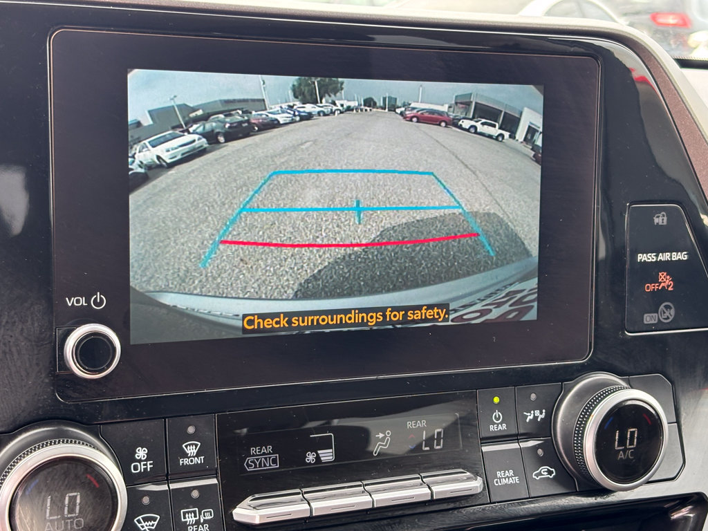 Used 2025 Toyota Highlander LE FWD image 31