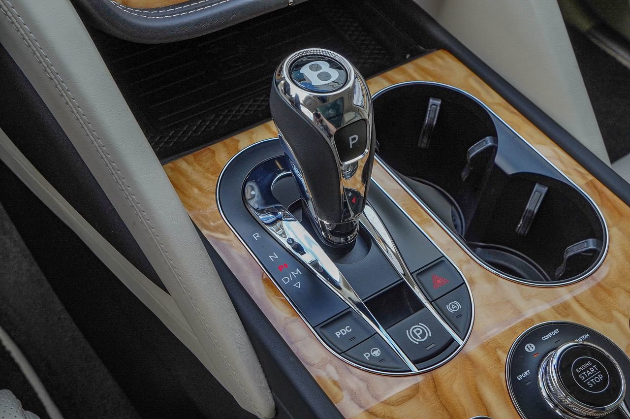 Used 2023 Bentley Bentayga AWD/4WD image 31