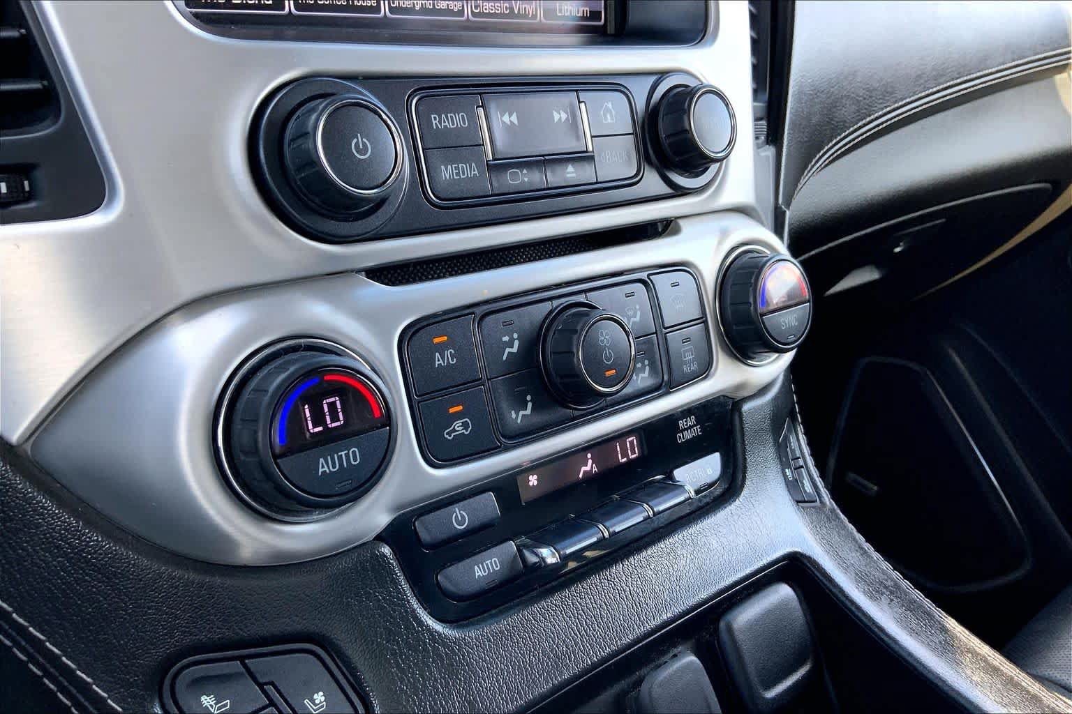 Used 2019 GMC Yukon SLT AWD/4WD image 35