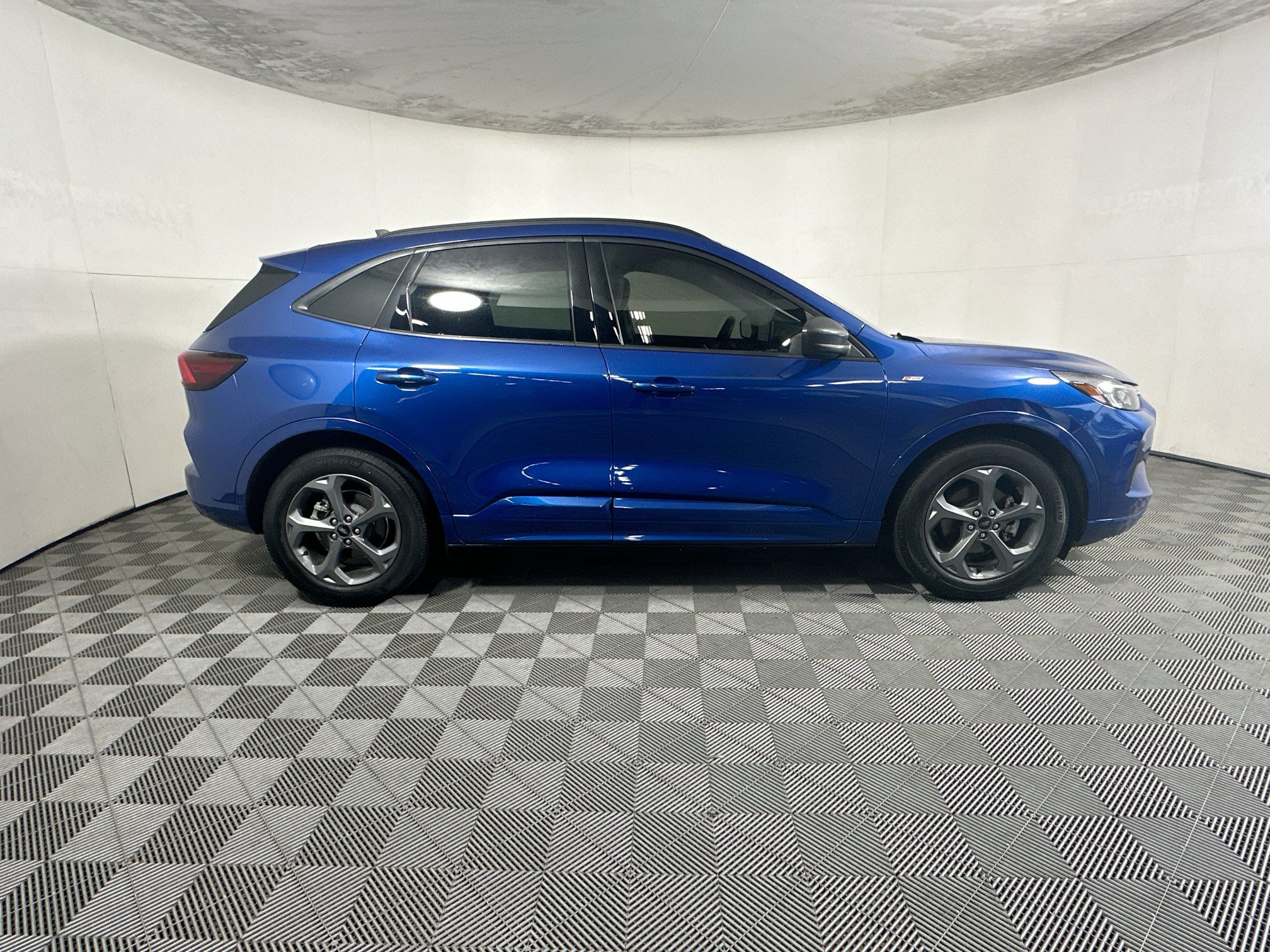 Used 2023 Ford Escape ST-Line w/ Tech Pack #1 FWD image 2