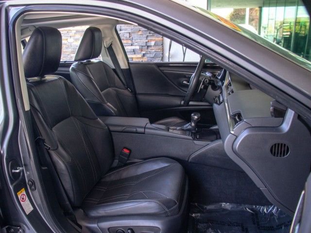 Used 2019 Lexus ES 350 Ultra Luxury w/ Accessory Package image 19