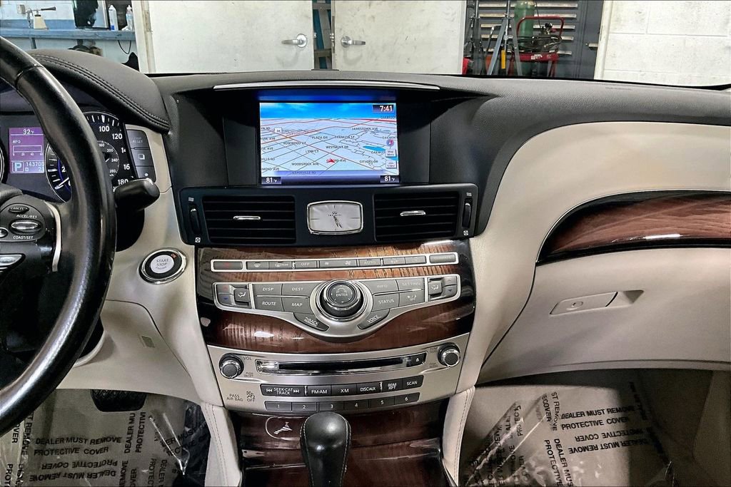 Used 2011 INFINITI M37 x w/ Deluxe Touring Pkg image 19