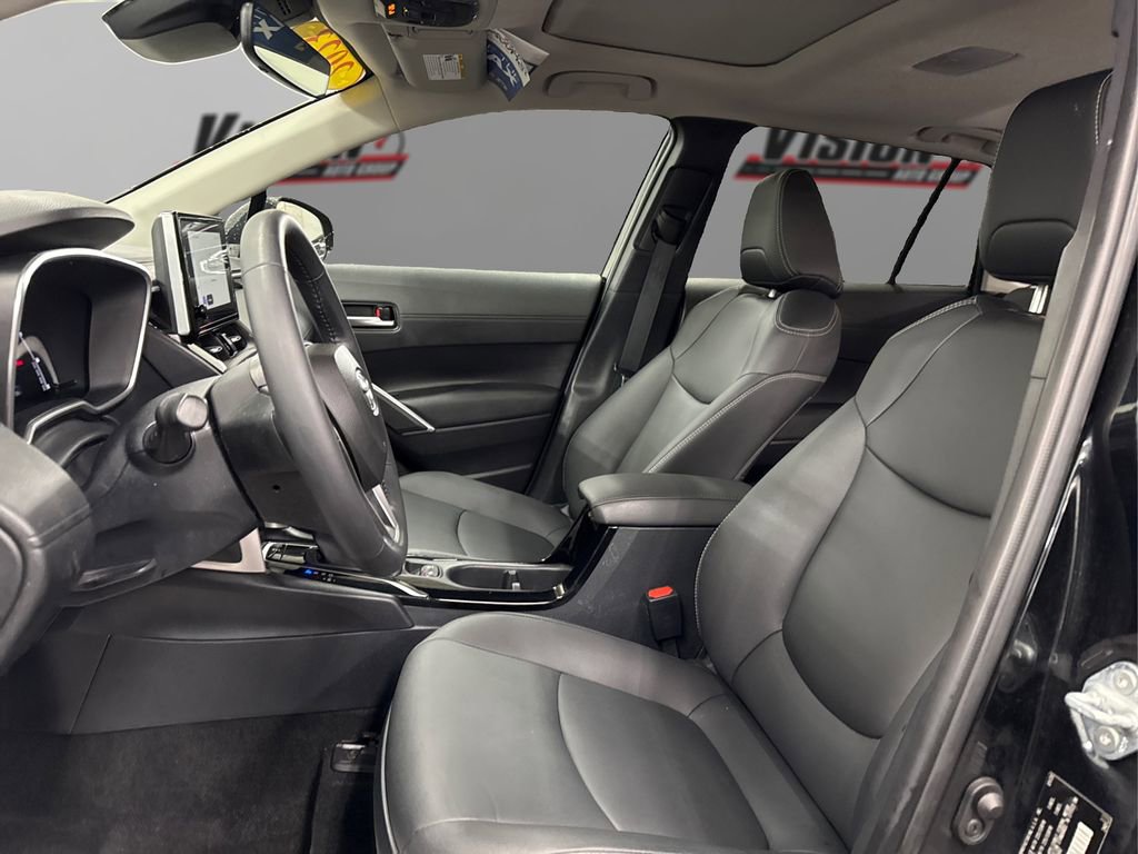 Used 2023 Toyota Corolla Cross XLE w/ Convenience Package image 9