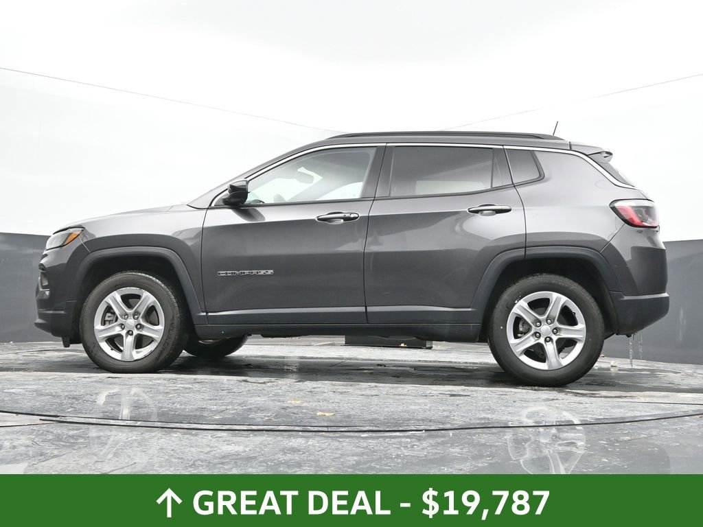 Used 2024 Jeep Compass Latitude image 48