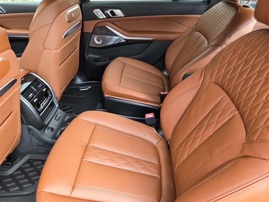 New 2026 BMW X7 M60i w/ Executive Package image 32