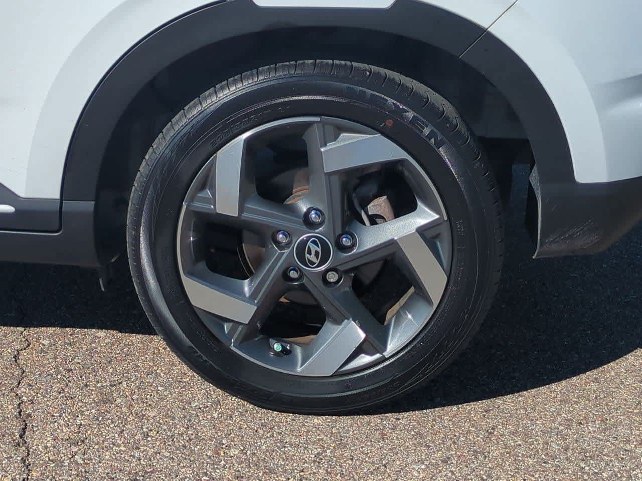 Used 2023 Hyundai Venue Limited FWD image 13