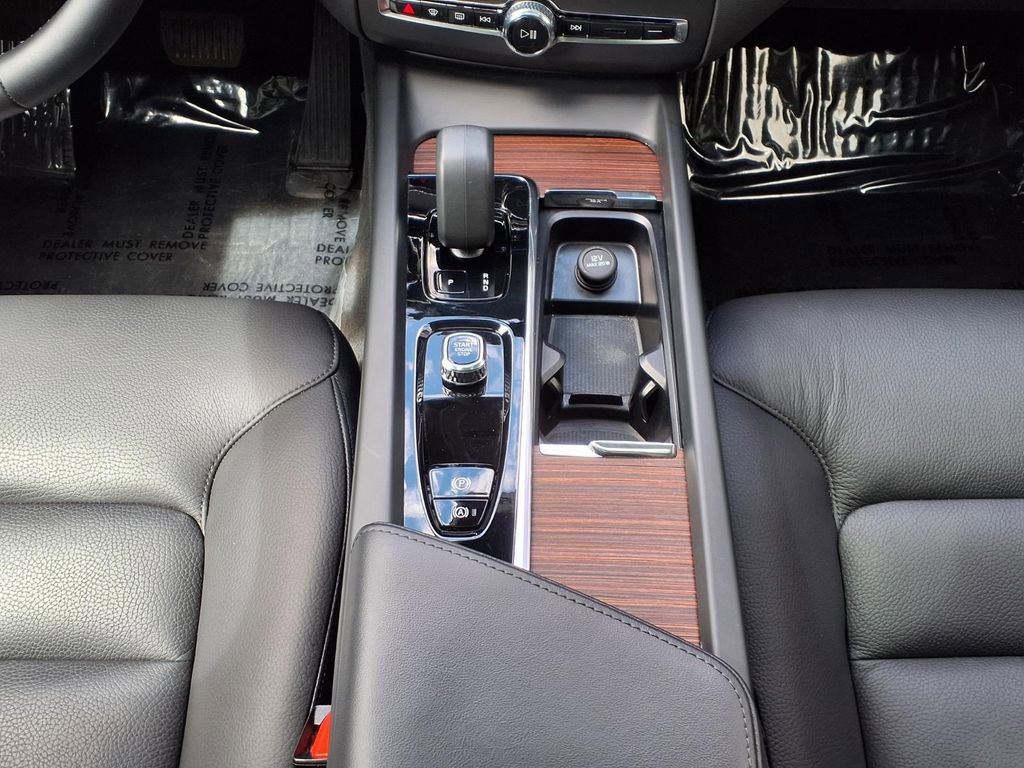 Certified 2023 Volvo XC60 B5 Plus w/ Climate Package AWD/4WD image 20