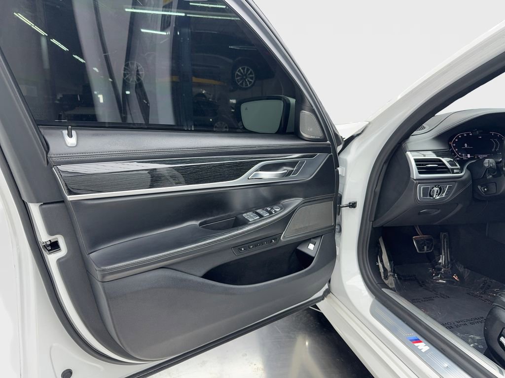 Used 2022 BMW 750i xDrive w/ Executive Package AWD/4WD image 37