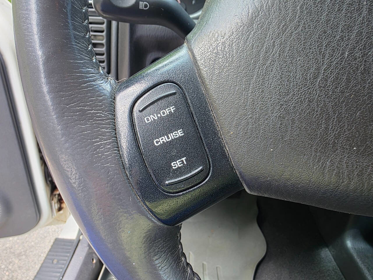 Used 2001 Jeep Cherokee Sport AWD/4WD image 17