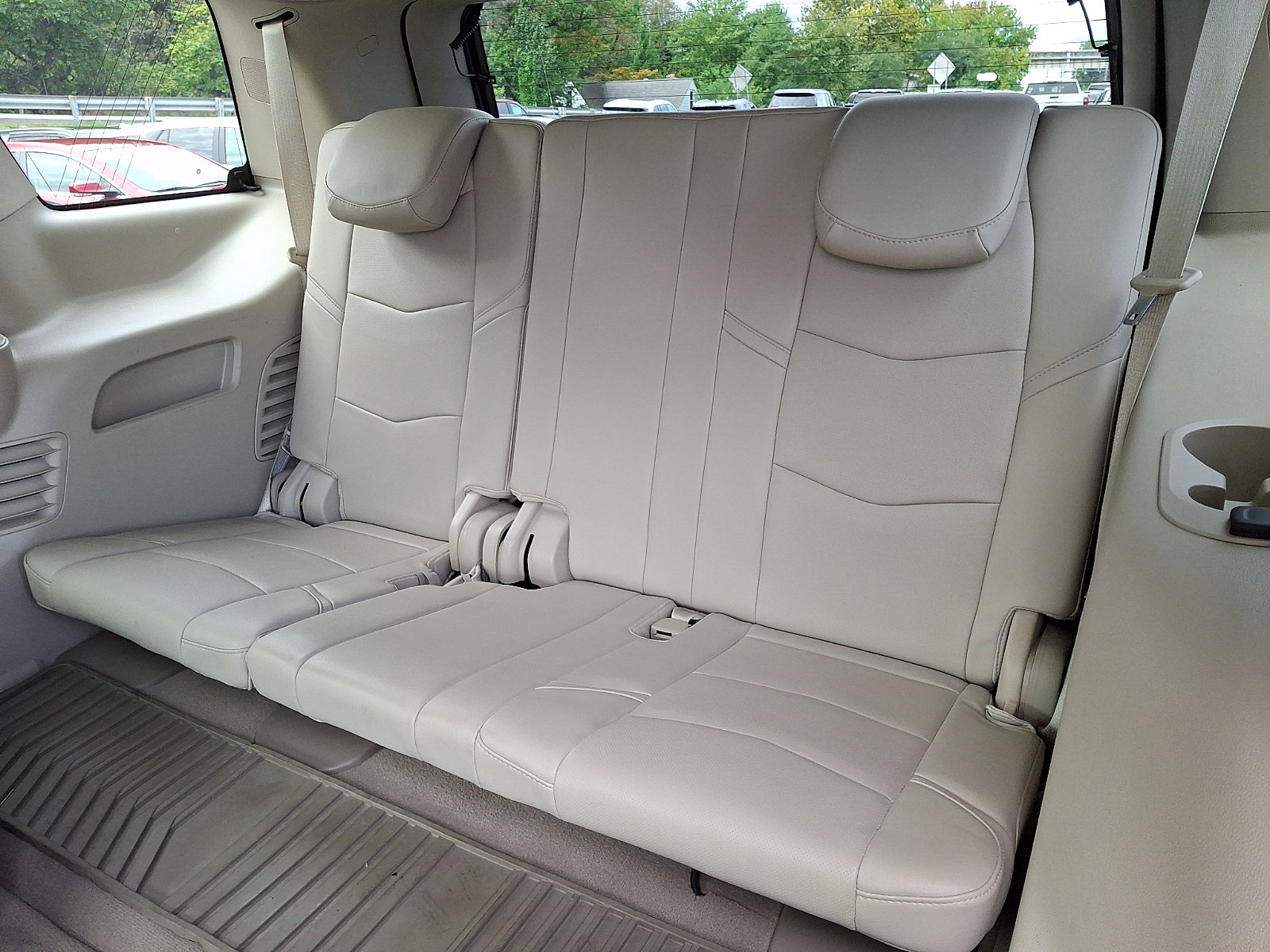 Used 2016 Cadillac Escalade Luxury AWD/4WD image 10