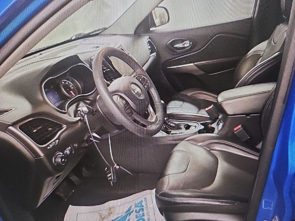 Used 2022 Jeep Cherokee Limited AWD/4WD image 8