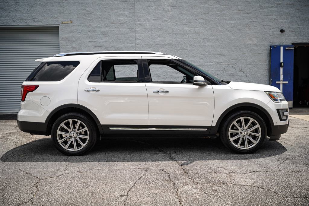 Used 2017 Ford Explorer Limited w/ Equipment Group 301A AWD/4WD image 18