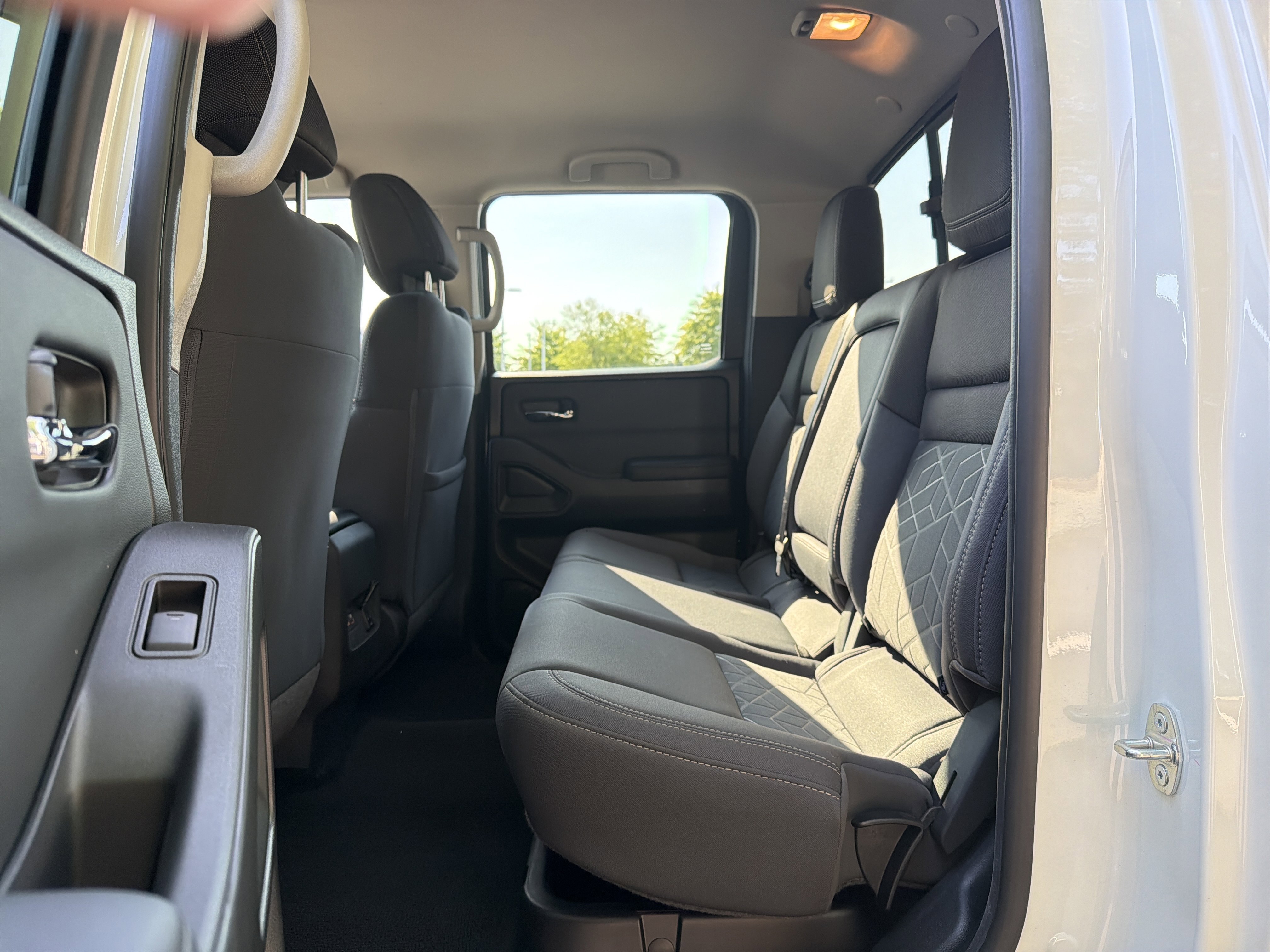Used 2025 Nissan Frontier SV w/ SV Convenience Package RWD image 29