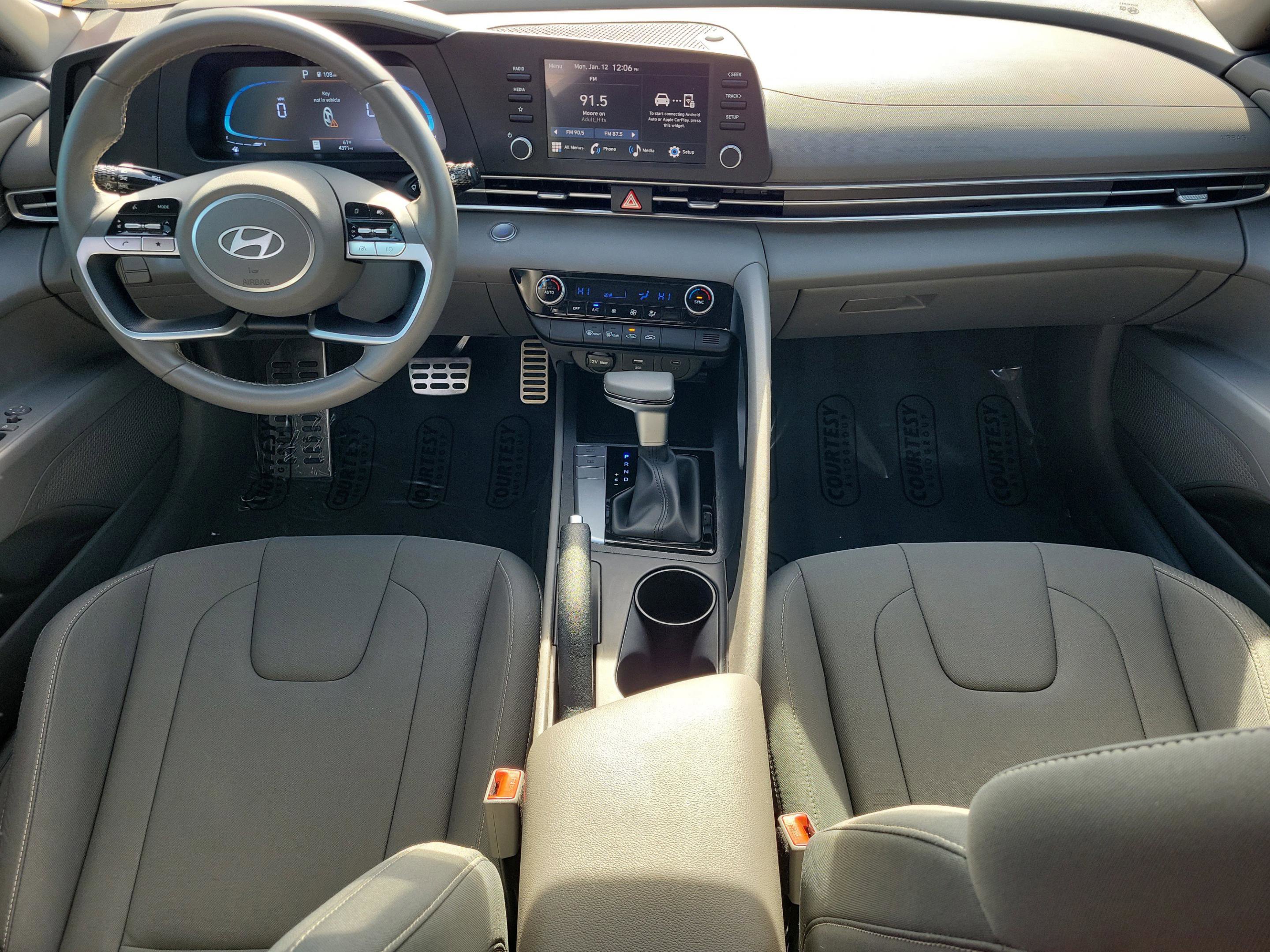 Used 2025 Hyundai Elantra Sport image 8